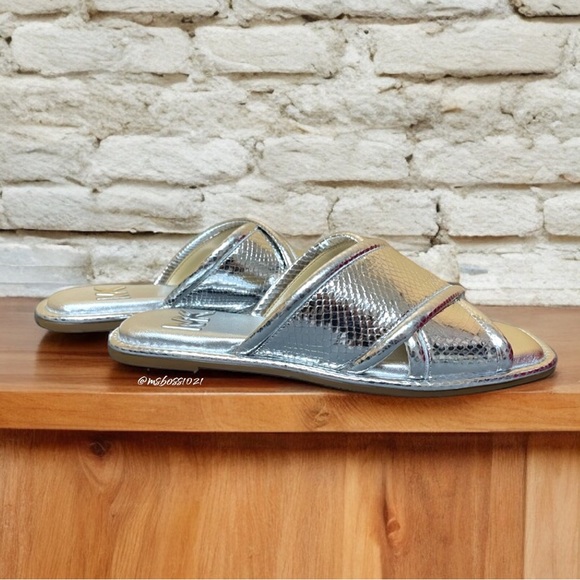 Michael Kors Gideon Slide Sandal Metallic Silver BRAND NEW NEVER WORN - Picture 3 of 6